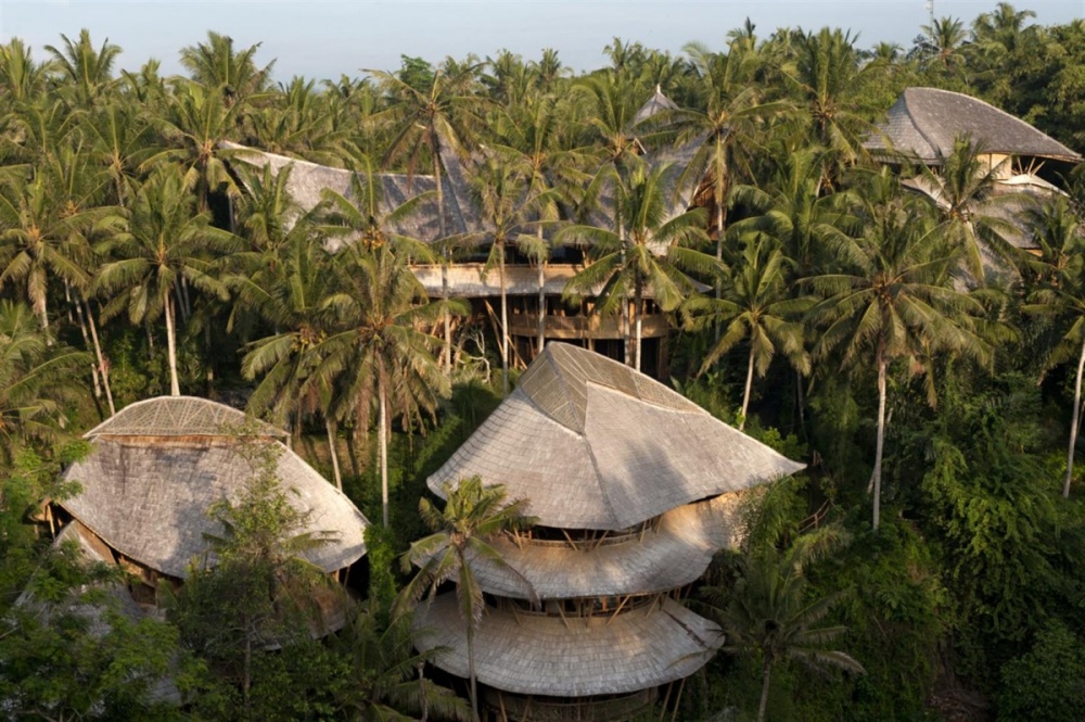 Фотография: Девушка бросила работу, уехала на Бали и построила там обалденный дом из бамбука №5 - BigPicture.ru