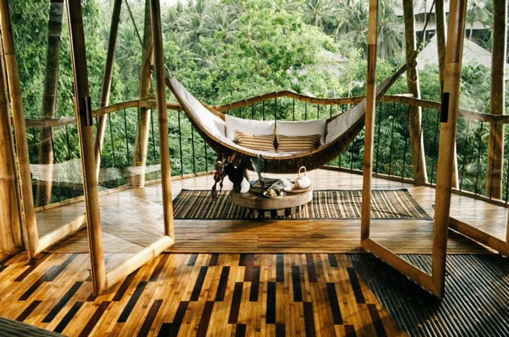 Фотография: Девушка бросила работу, уехала на Бали и построила там обалденный дом из бамбука №7 - BigPicture.ru