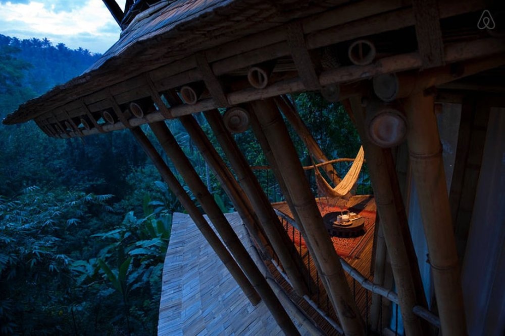 Фотография: Девушка бросила работу, уехала на Бали и построила там обалденный дом из бамбука №12 - BigPicture.ru