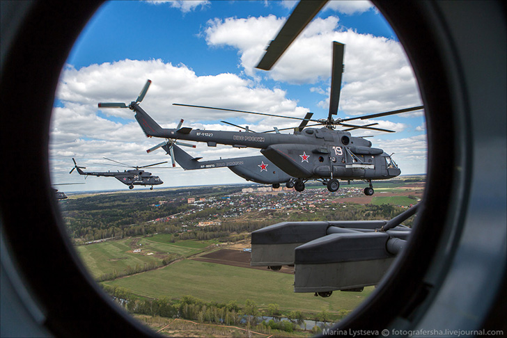 Фотография: Как сегодня вертолеты над Москвой летали №1 - BigPicture.ru