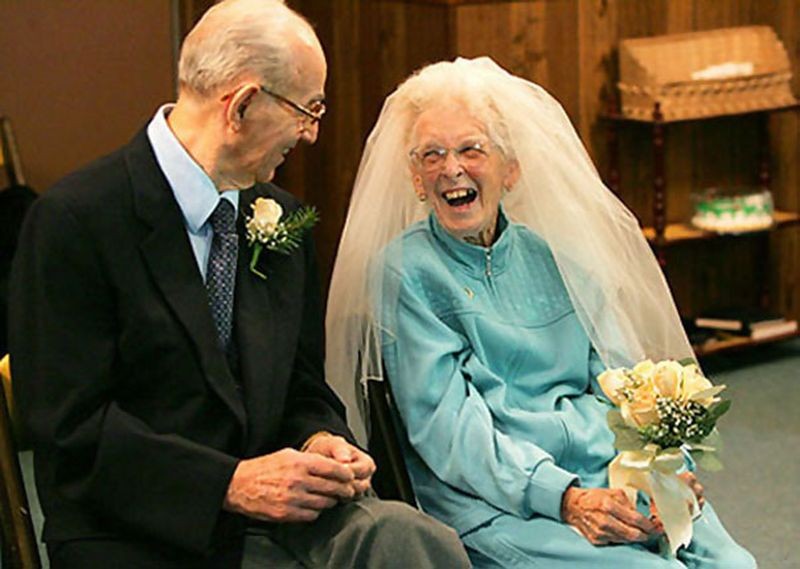 Фотография: 15 свадебных фотографий пожилых пар, которые доказывают, что жениться никогда не поздно №2 - BigPicture.ru