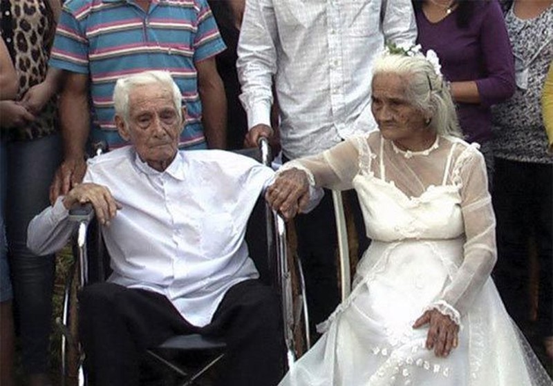 Фотография: 15 свадебных фотографий пожилых пар, которые доказывают, что жениться никогда не поздно №13 - BigPicture.ru