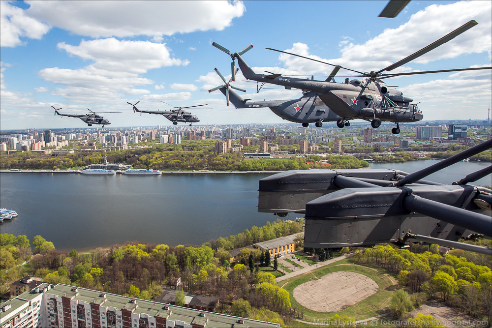 Фотография: Как сегодня вертолеты над Москвой летали №7 - BigPicture.ru