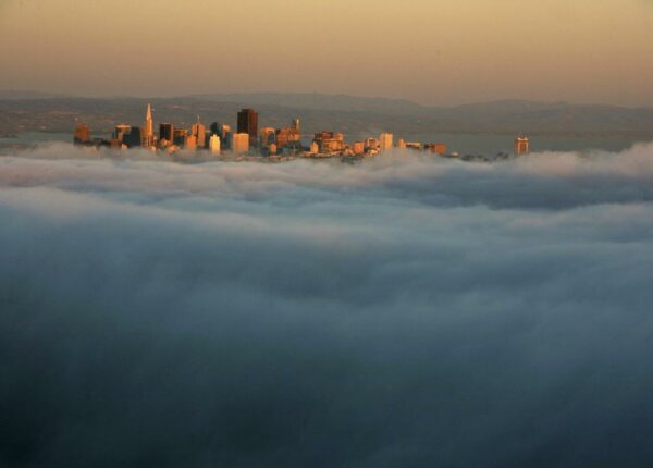 Головокружительные и завораживающие фотографии: города в облаках