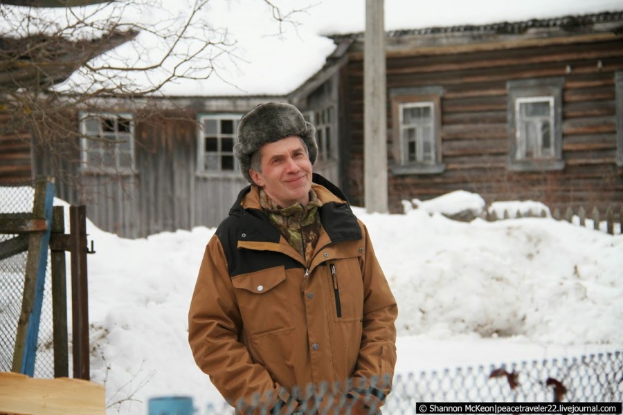 Мужчина в деревне. Мужик в деревне. Мужчина село. Деревенский мужчина зимой. Парень из глубинки.