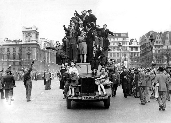 Фотография: 70-я годовщина победы: как это было в Великобритании №15 - BigPicture.ru