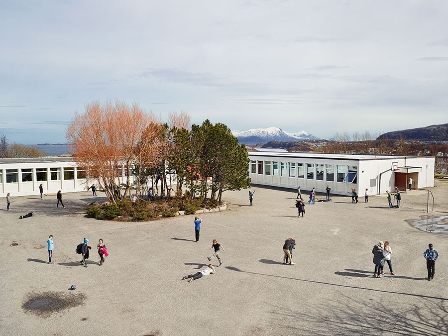 Фотография: От Москвы до Бутана: как выглядят школьные площадки в разных странах №14 - BigPicture.ru