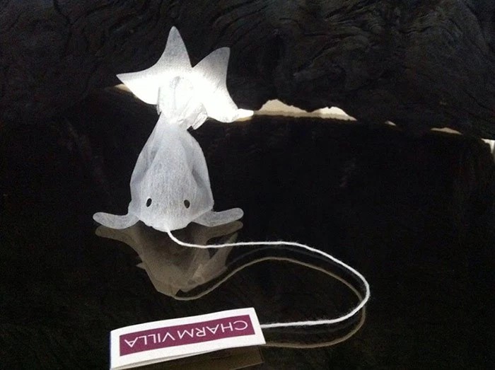 Фотография: Пакетики для чая, которые преобразят обычную чашку в аквариум с золотой рыбкой №4 - BigPicture.ru