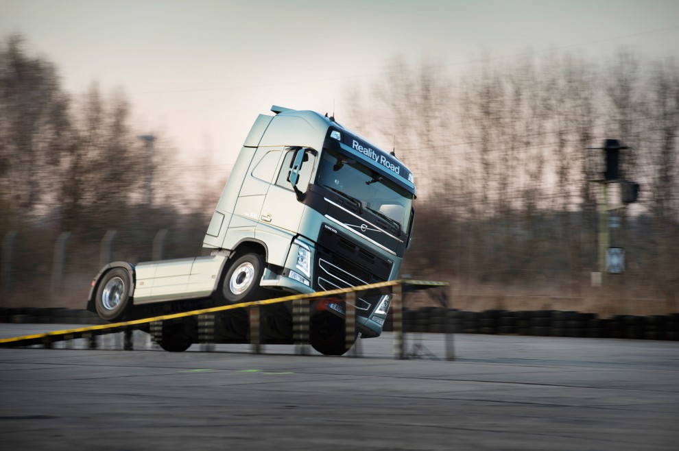 Фотография: Reality Road: когда грузовики танцуют балет! №2 - BigPicture.ru