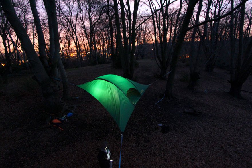Фотография: Палатка британского дизайнера позволит ночевать на дереве №5 - BigPicture.ru