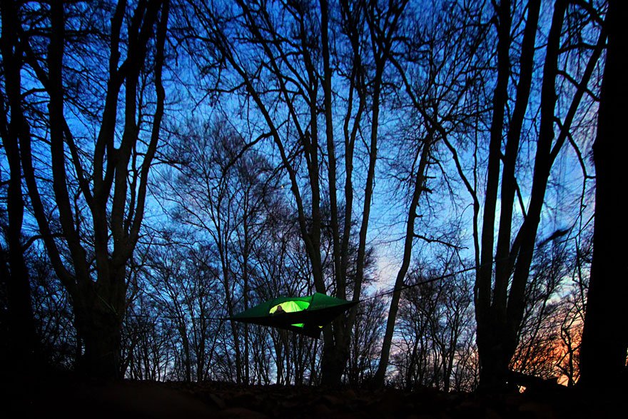 Фотография: Палатка британского дизайнера позволит ночевать на дереве №11 - BigPicture.ru
