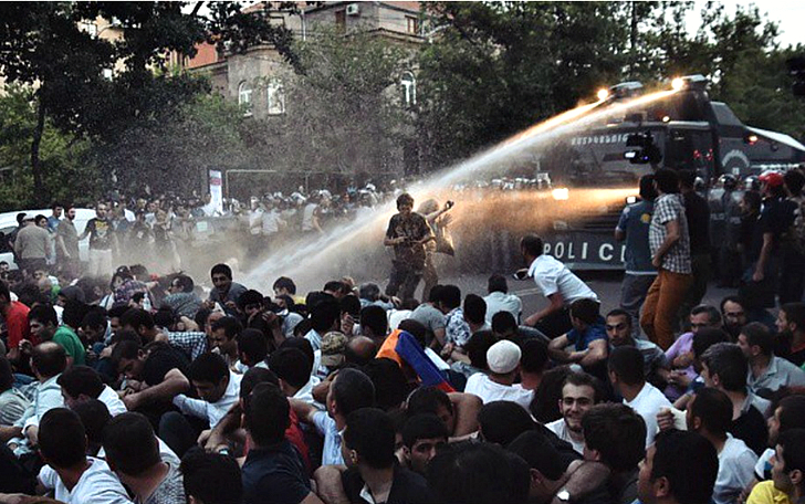 Фотография: Что творится в Ереване прямо сейчас: фото из Instagram №1 - BigPicture.ru