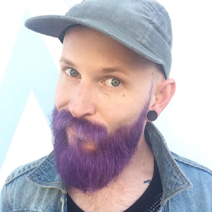 Фотография: Синяя борода: мужчины-русалки красят бороды в разные цвета №31 - BigPicture.ru
