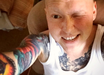Татуировщик Ринат борется с раком в прямом эфире