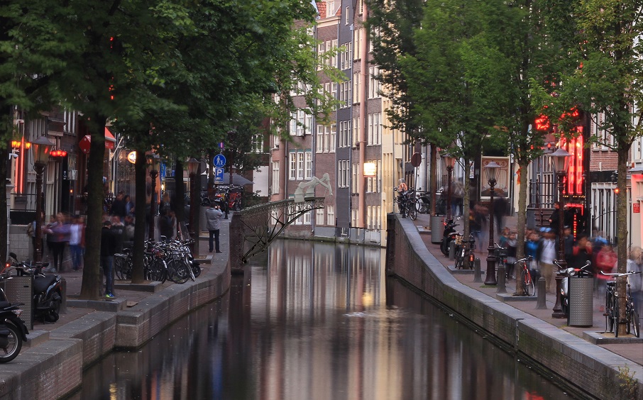 Фотография: Роботы печатают 3D-мост над амстердамским каналом №4 - BigPicture.ru