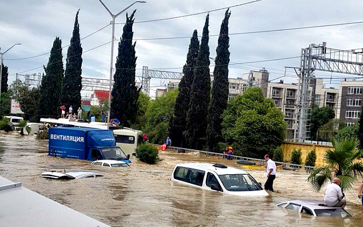 Фотография: Наводнение в Сочи: фото очевидцев №1 - BigPicture.ru