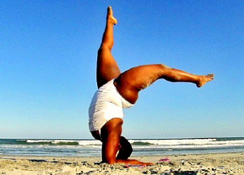 Джессамин Стэнли доказывает, что йога — для всех!