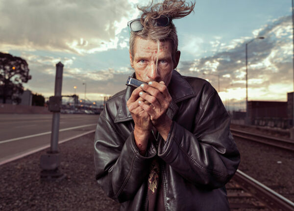 Фотограф показывает бездомных в новом свете и напоминает нам, что они тоже люди