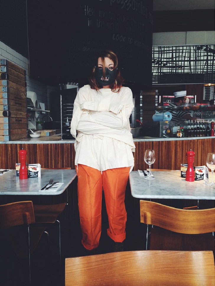 Фотография: Женщина целый год каждый день носила маскарадные костюмы №12 - BigPicture.ru