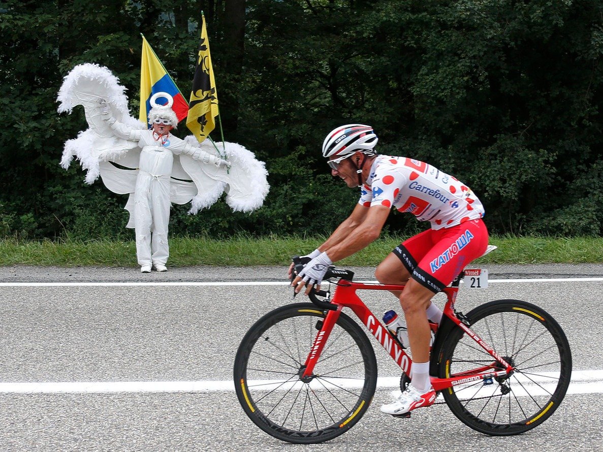 Фотография: 17 необъяснимых фото поклонников Tour de France. Этих перцев надо видеть! №13 - BigPicture.ru