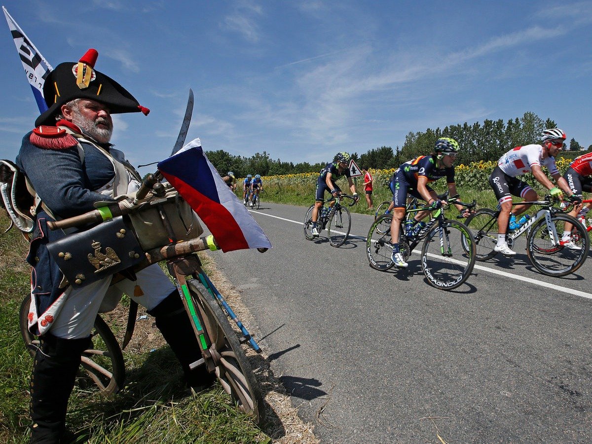 Фотография: 17 необъяснимых фото поклонников Tour de France. Этих перцев надо видеть! №14 - BigPicture.ru