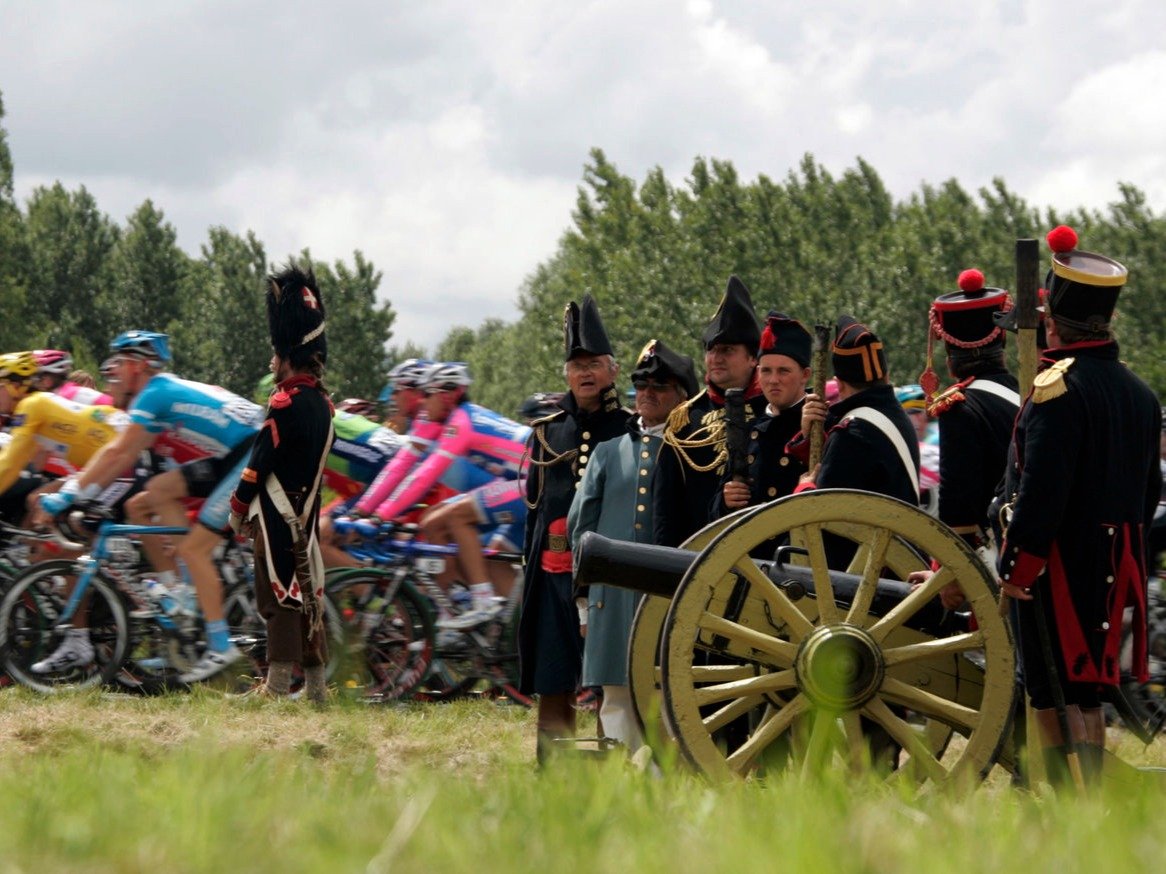 Фотография: 17 необъяснимых фото поклонников Tour de France. Этих перцев надо видеть! №15 - BigPicture.ru