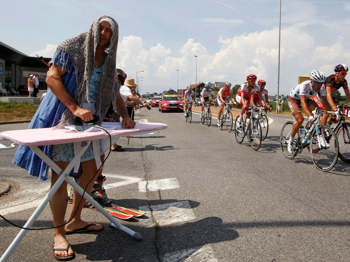 Фотография: 17 необъяснимых фото поклонников Tour de France. Этих перцев надо видеть! №18 - BigPicture.ru