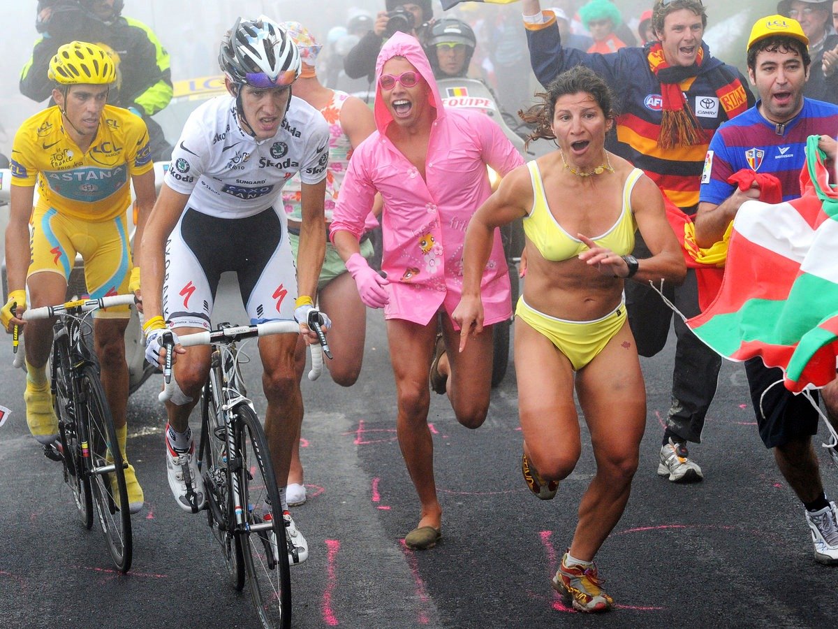 Фотография: 17 необъяснимых фото поклонников Tour de France. Этих перцев надо видеть! №3 - BigPicture.ru