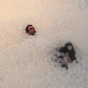 Фотография: Миллион белых пузырей в музее Вашингтона. Вот это настоящий кайф! №4 - BigPicture.ru