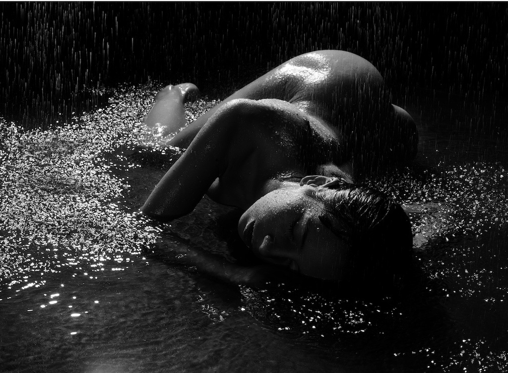 Две самые прекрасные вещи на свете — голые девушки и вода