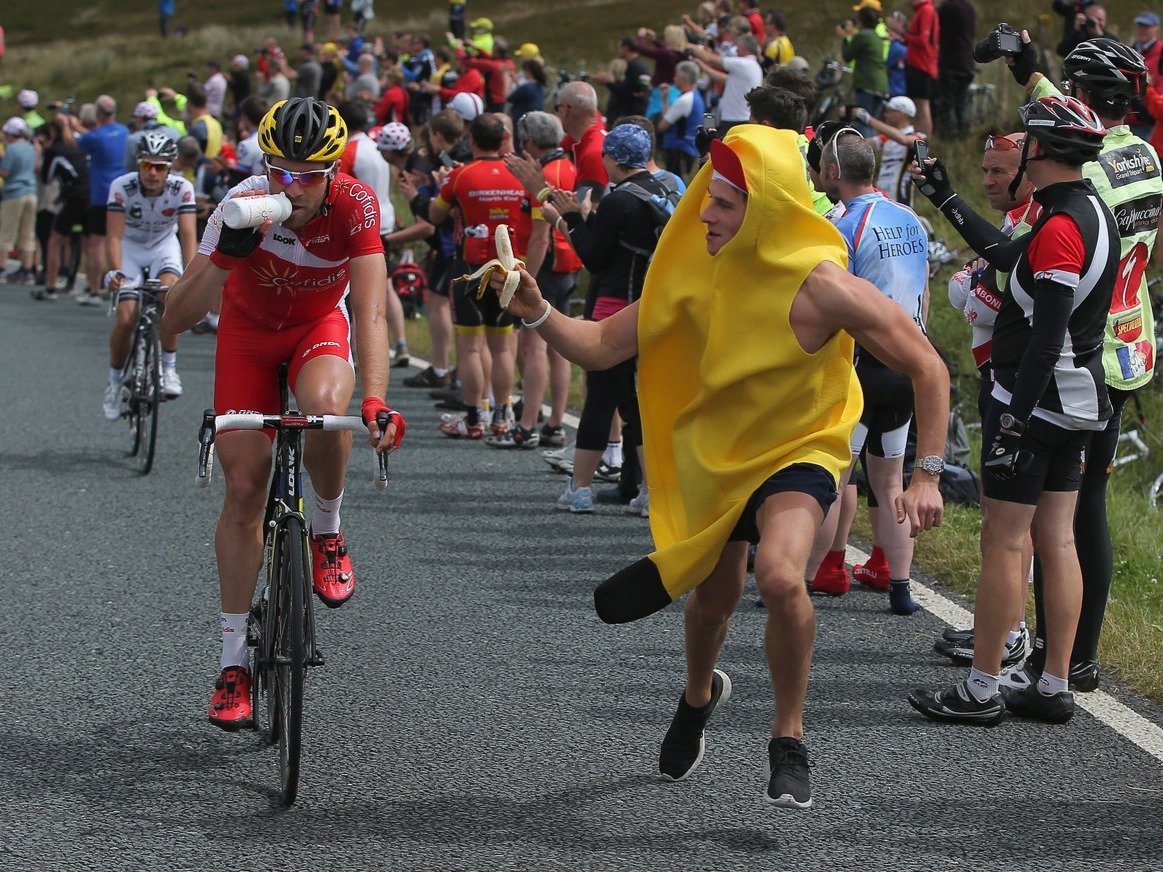 Фотография: 17 необъяснимых фото поклонников Tour de France. Этих перцев надо видеть! №5 - BigPicture.ru