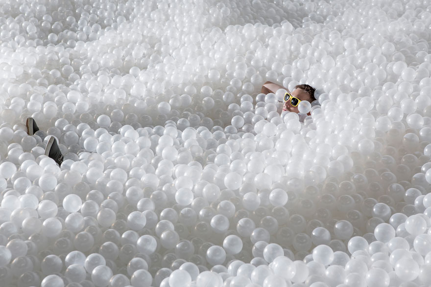 Фотография: Миллион белых пузырей в музее Вашингтона. Вот это настоящий кайф! №6 - BigPicture.ru