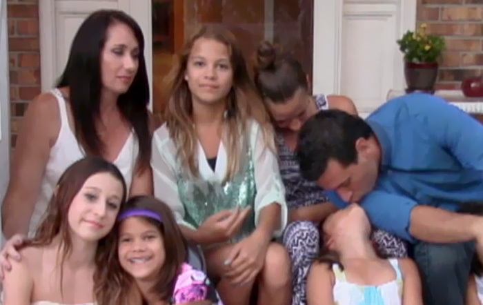 Фотография: Американка удочерила четырех дочерей своей подруги, когда та умерла от рака мозга №6 - BigPicture.ru
