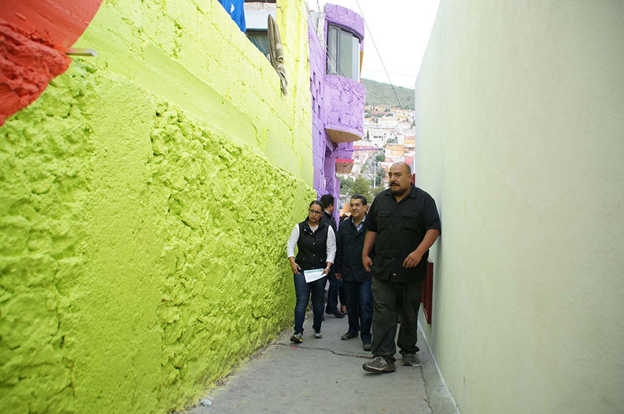 Фотография: Мексиканские власти попросили уличных художников разрисовать дома. Получилось очень круто №6 - BigPicture.ru