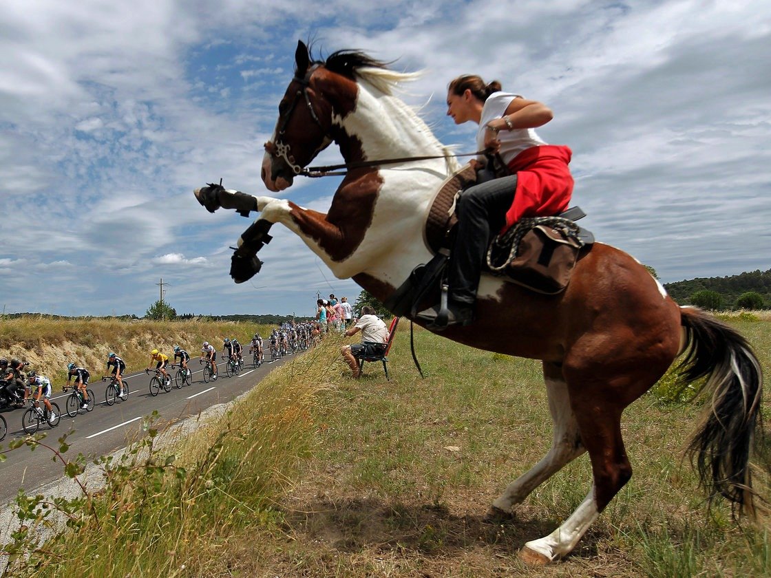 Фотография: 17 необъяснимых фото поклонников Tour de France. Этих перцев надо видеть! №9 - BigPicture.ru