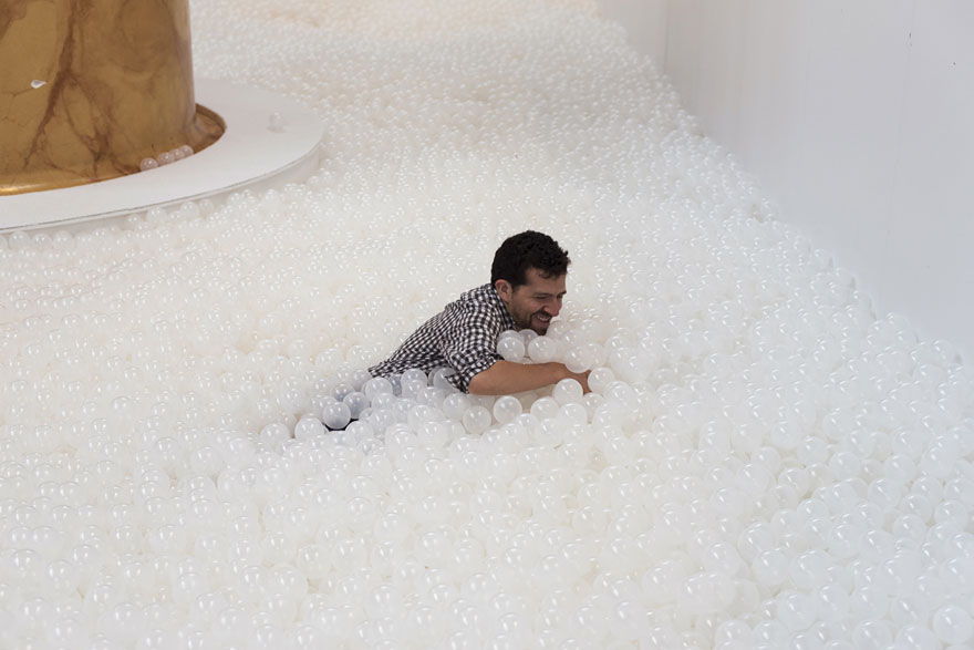 Фотография: Миллион белых пузырей в музее Вашингтона. Вот это настоящий кайф! №10 - BigPicture.ru
