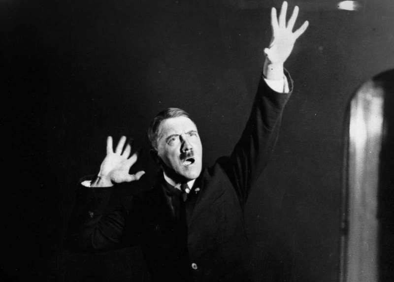 Фотография: Фотографии репетиций Гитлера, которые должны были быть уничтожены №1 - BigPicture.ru