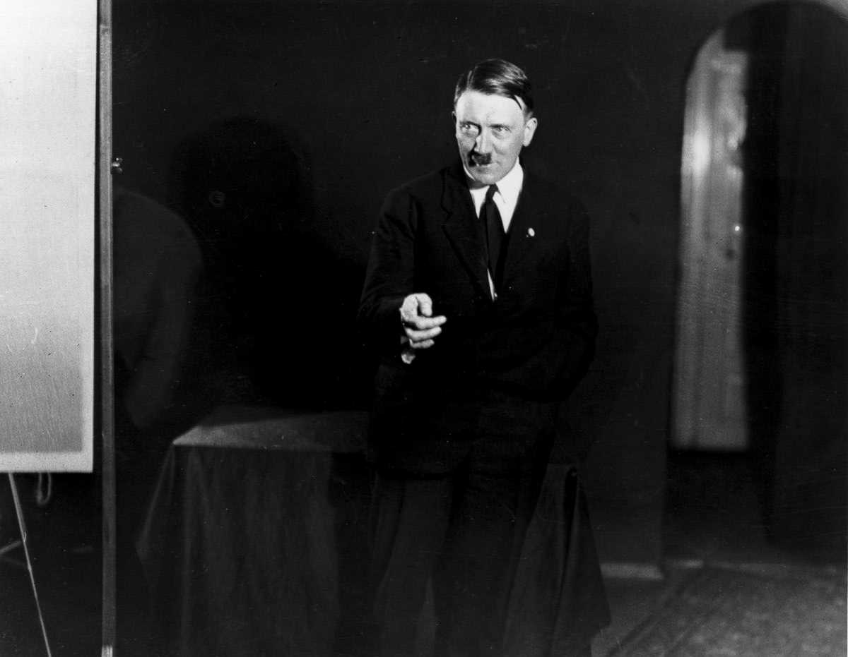 Фотография: Фотографии репетиций Гитлера, которые должны были быть уничтожены №4 - BigPicture.ru