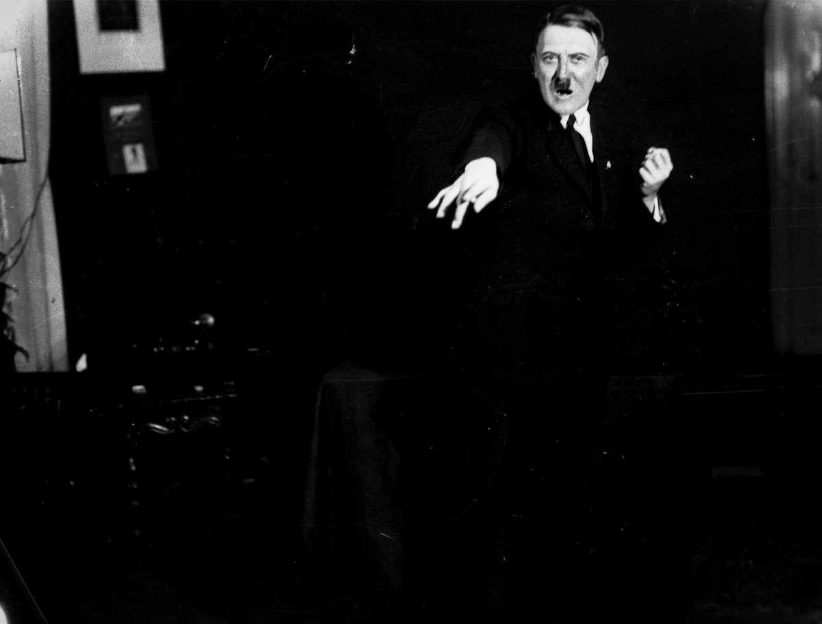 Фотография: Фотографии репетиций Гитлера, которые должны были быть уничтожены №9 - BigPicture.ru