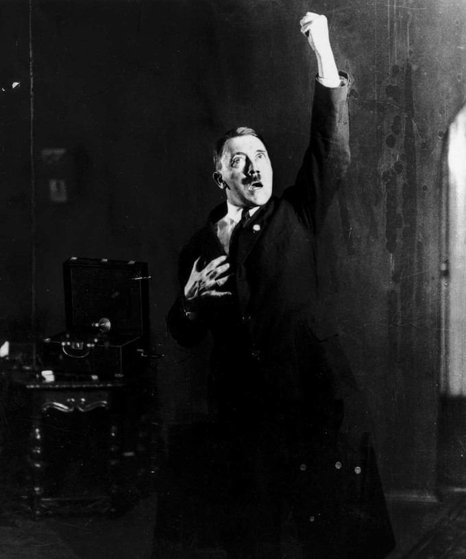 Фотография: Фотографии репетиций Гитлера, которые должны были быть уничтожены №11 - BigPicture.ru