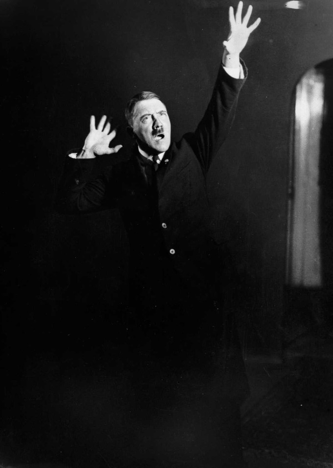 Фотография: Фотографии репетиций Гитлера, которые должны были быть уничтожены №13 - BigPicture.ru
