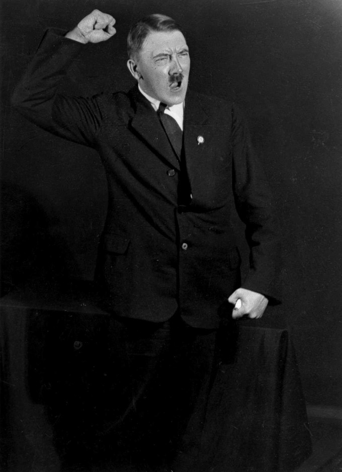 Фотография: Фотографии репетиций Гитлера, которые должны были быть уничтожены №14 - BigPicture.ru