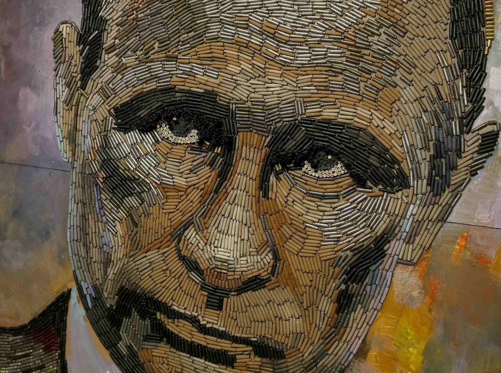 Фотография: Украинская художница делает портрет Путина из патронов №6 - BigPicture.ru
