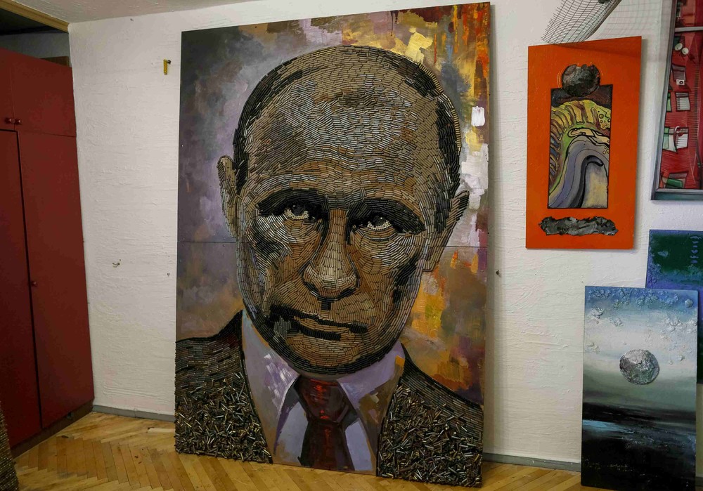 Фотография: Украинская художница делает портрет Путина из патронов №7 - BigPicture.ru