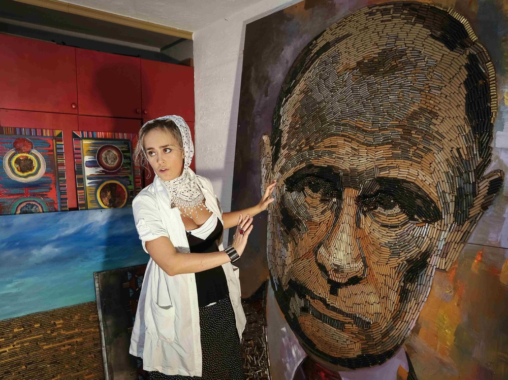 Фотография: Украинская художница делает портрет Путина из патронов №12 - BigPicture.ru