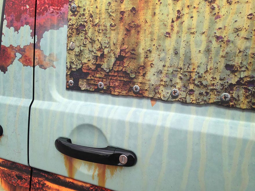 Фотография: Точно не угонят: оригинальный автомобильный камуфляж, который защитит машину от воров №9 - BigPicture.ru