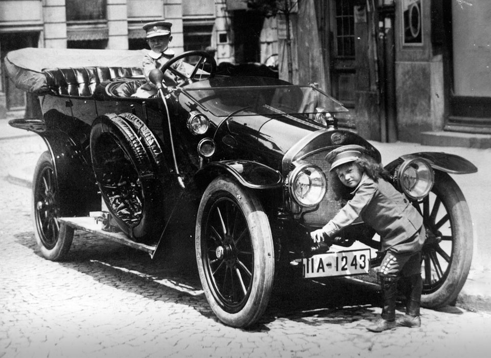 Фотография: Самые первые автомобили в истории крупнейших брендов №4 - BigPicture.ru