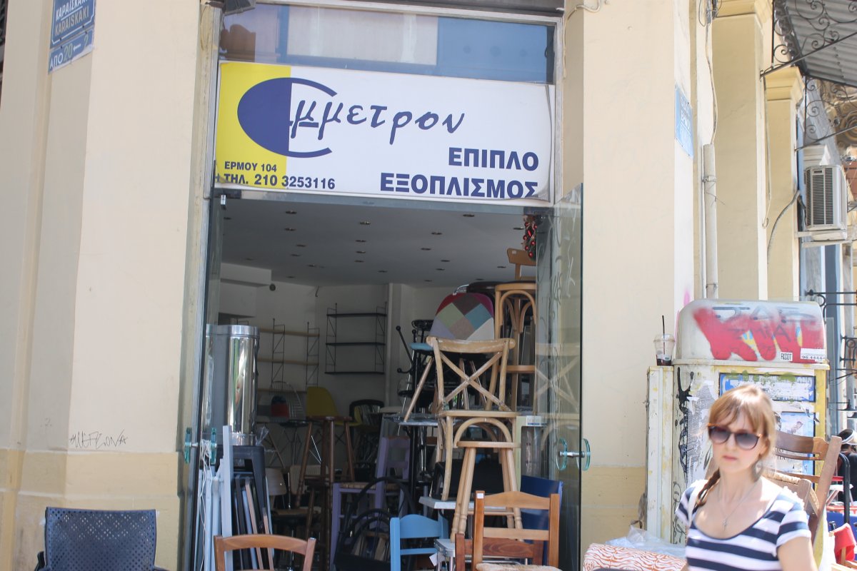 Фотография: Как сегодня выглядит Эрму, когда-то самая фешенебельная улица в Греции №4 - BigPicture.ru