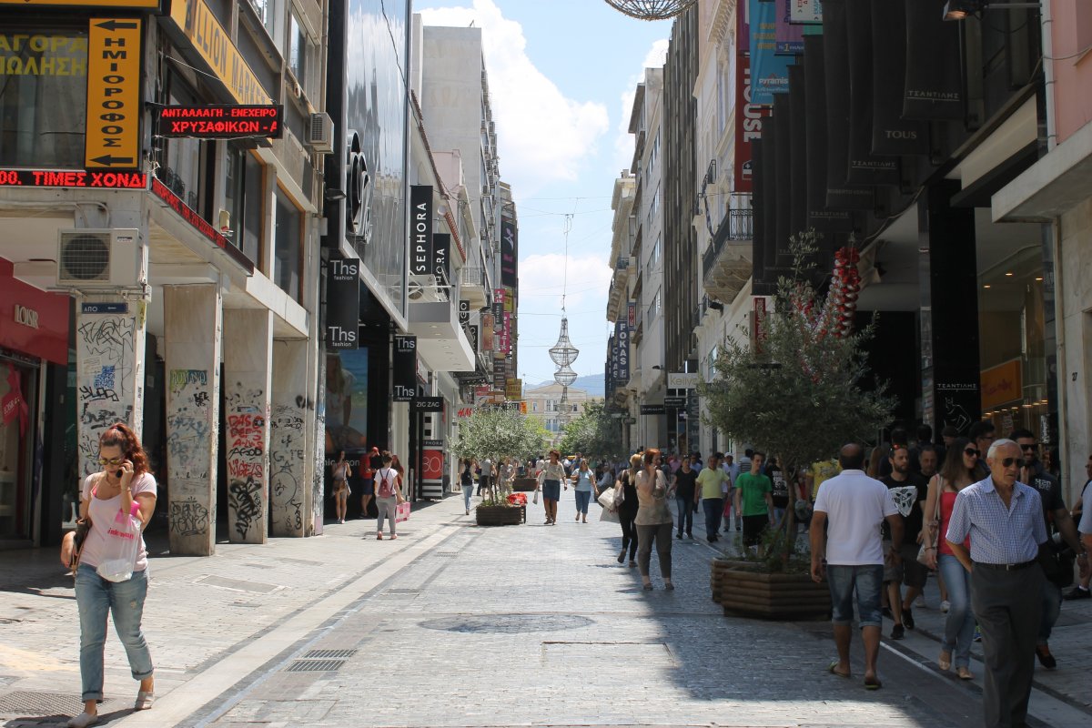 Фотография: Как сегодня выглядит Эрму, когда-то самая фешенебельная улица в Греции №17 - BigPicture.ru