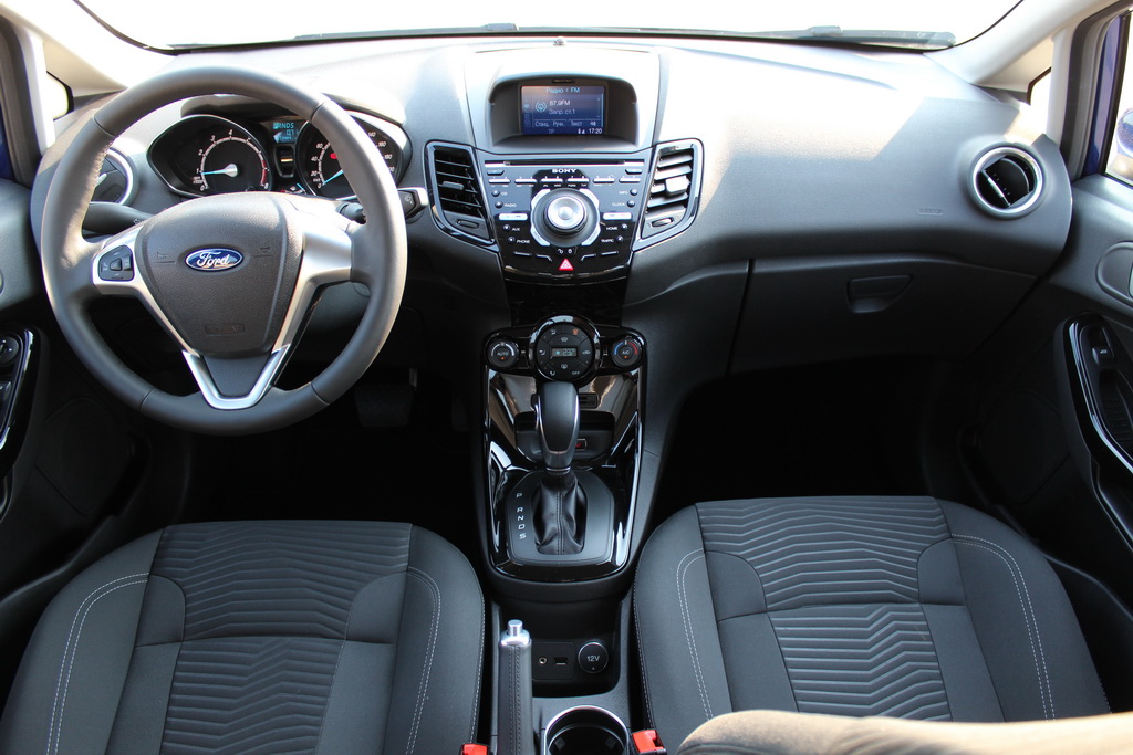 Фотография: Пробуем седан Ford Fiesta 2015 